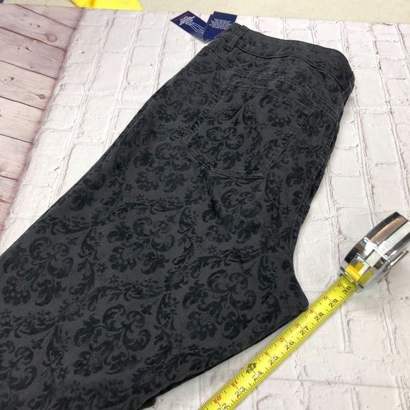 NWT Chaps Women Slim Leg Slimming Fit Jeans Size 20W Cabin Black M095 -18 - Picture 5 of 16